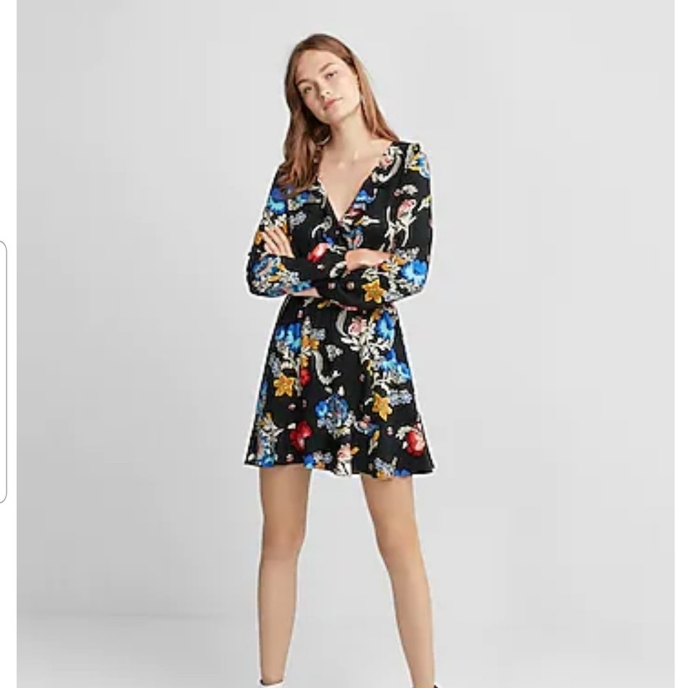 EXPRESS PLUNGING V NECK DRESS